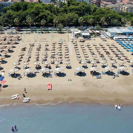 Hotel Nel Pineto Montesilvano Marina Esterno foto