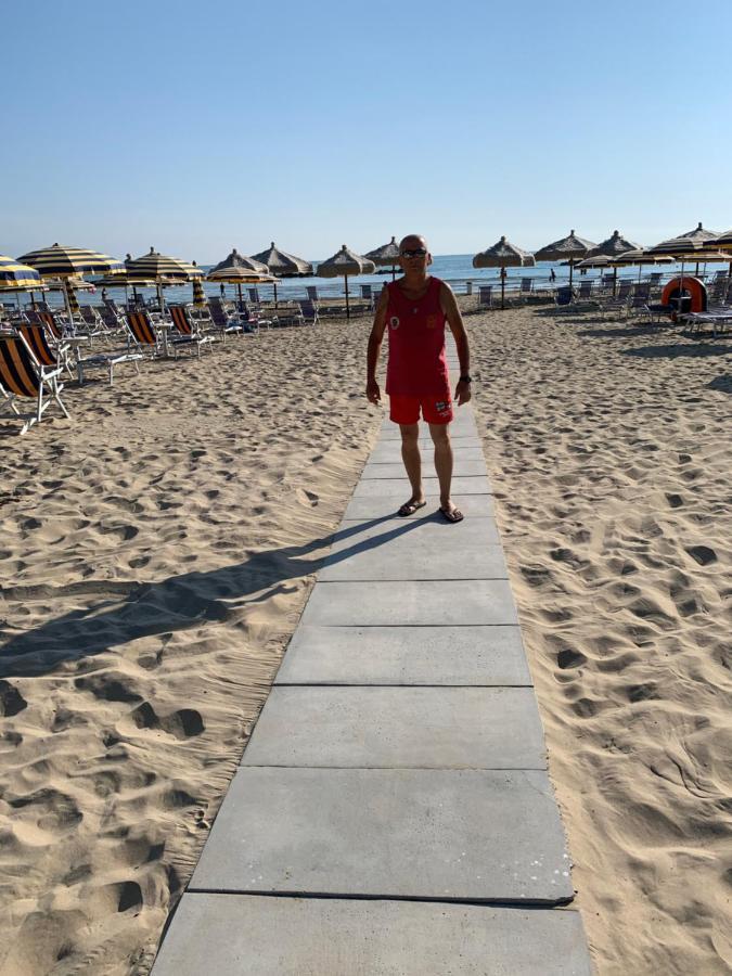 Hotel Nel Pineto Montesilvano Marina Esterno foto