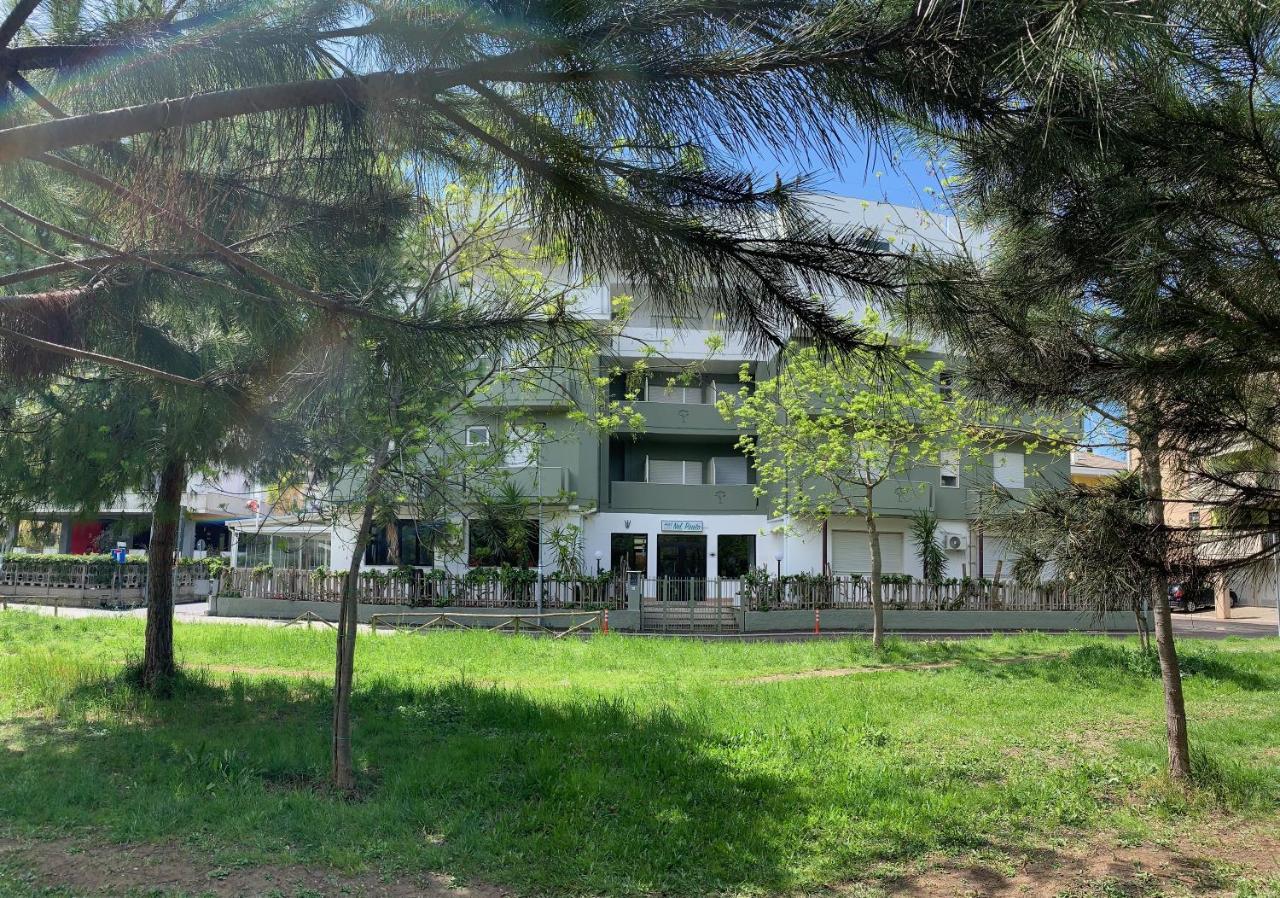 Hotel Nel Pineto Montesilvano Marina Esterno foto