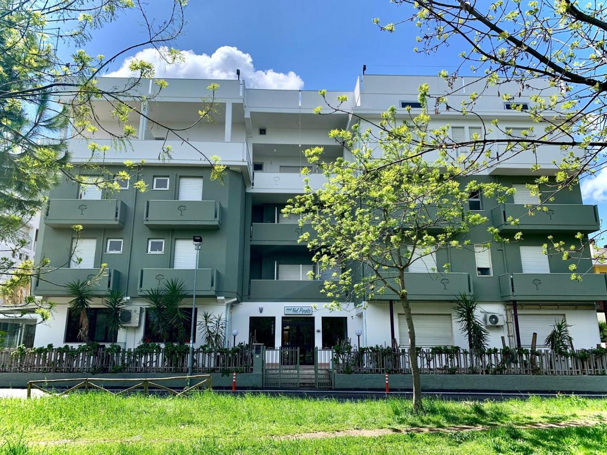 Hotel Nel Pineto Montesilvano Marina Esterno foto