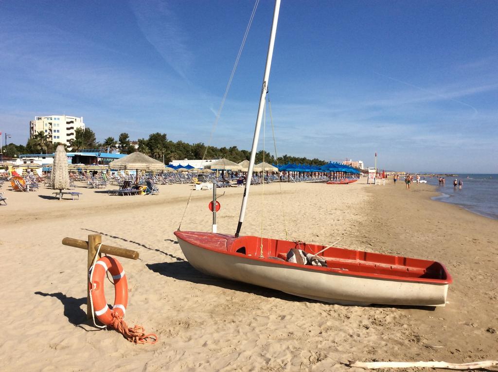 Hotel Nel Pineto Montesilvano Marina Esterno foto