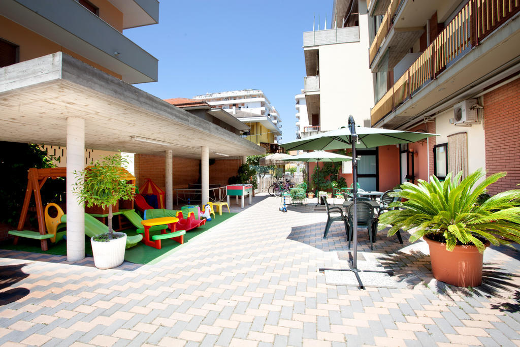 Hotel Nel Pineto Montesilvano Marina Esterno foto