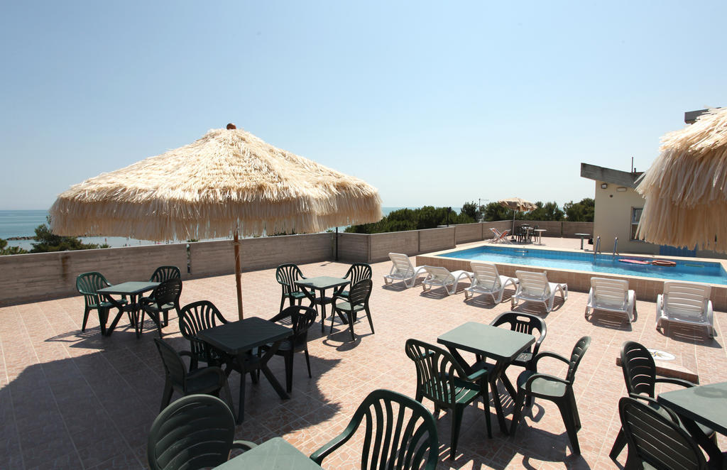 Hotel Nel Pineto Montesilvano Marina Esterno foto