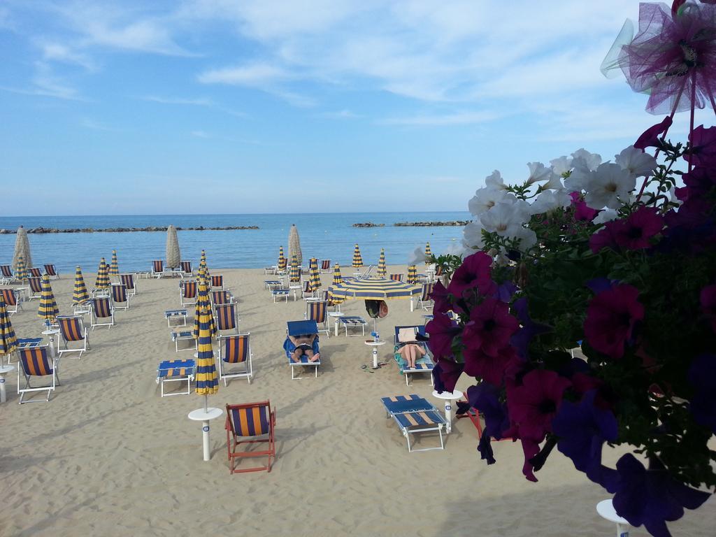 Hotel Nel Pineto Montesilvano Marina Esterno foto