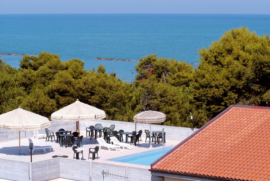 Hotel Nel Pineto Montesilvano Marina Esterno foto