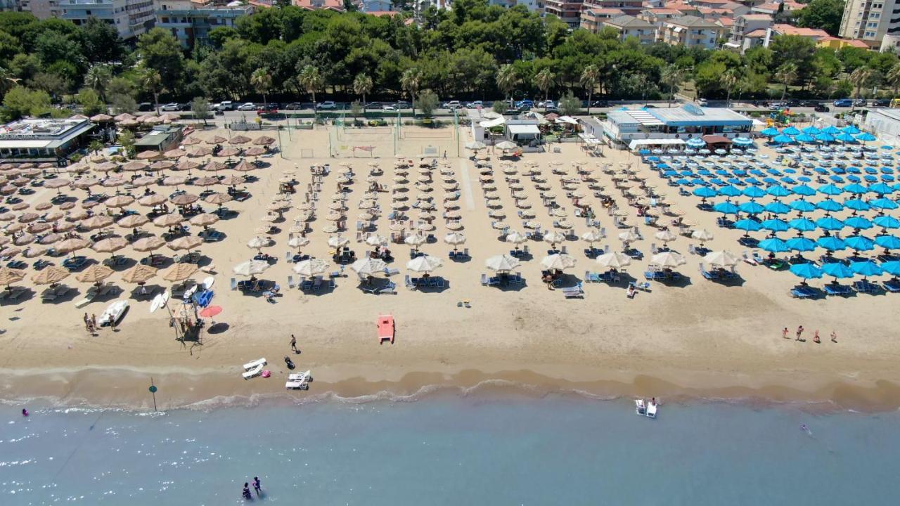 Hotel Nel Pineto Montesilvano Marina Esterno foto