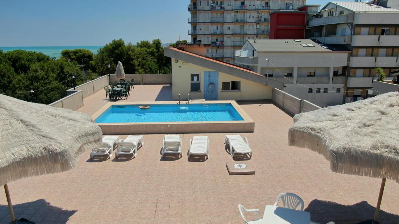 Hotel Nel Pineto Montesilvano Marina Esterno foto
