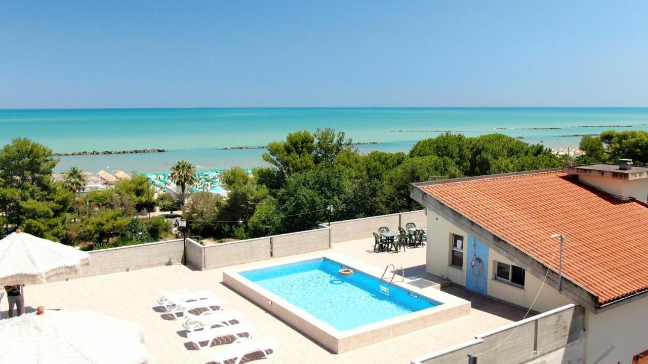 Hotel Nel Pineto Montesilvano Marina Esterno foto